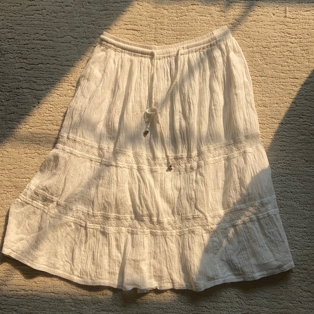 Super cute midi skirt!